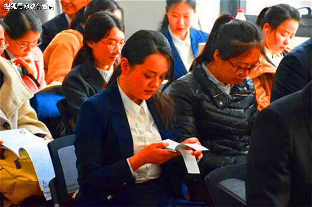 这些专业考公务员难上加难，你的专业中招了吗？