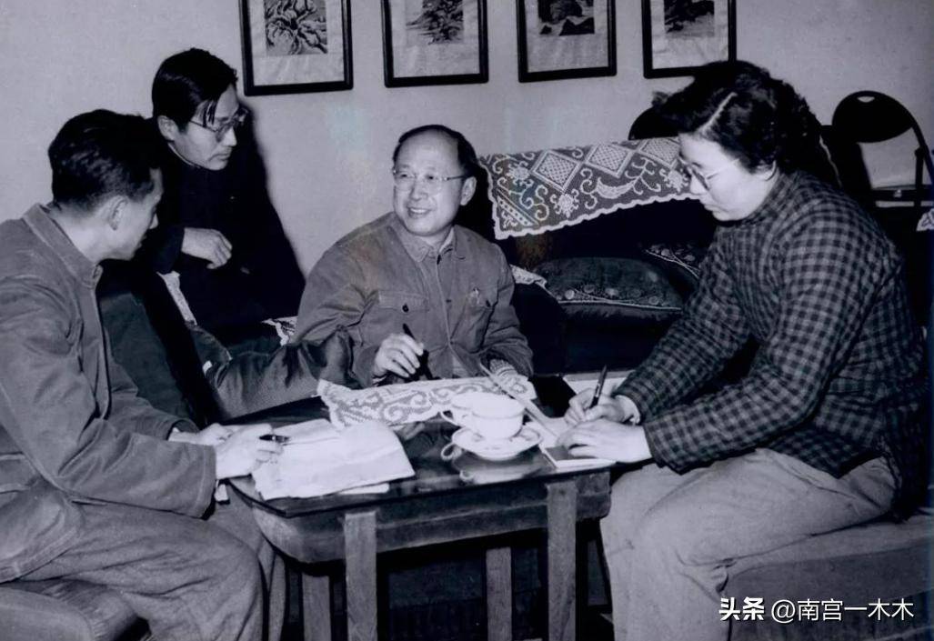 50年代，钱学森在美国时待遇怎么样？知道他的收入以后，由衷钦佩