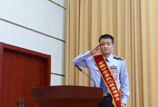 程鹏：立下4次一等功，荣誉证书重达7公斤，如今待遇怎么样？