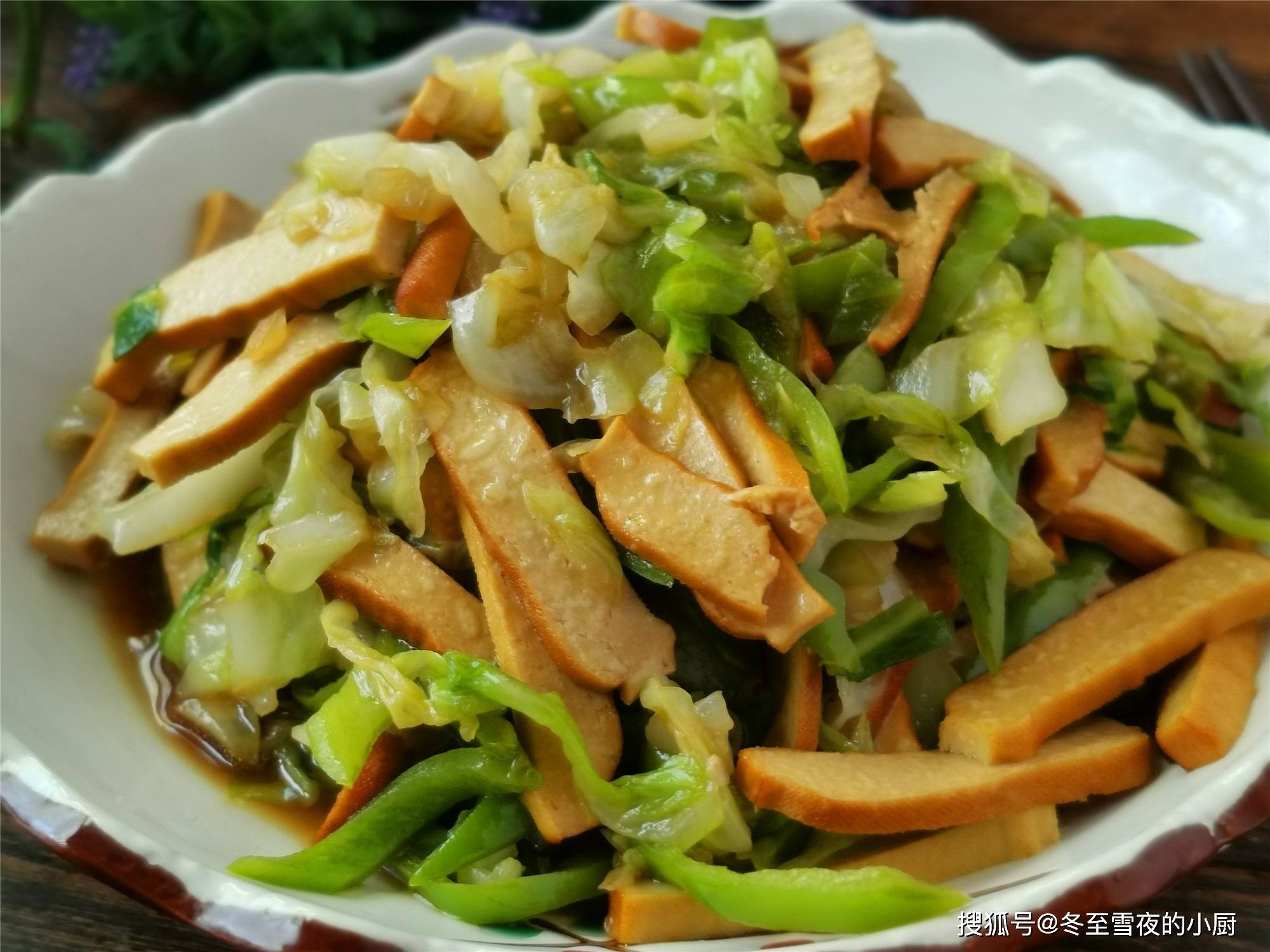 包菜怎样炒好吃？四道家常做法，让平凡食材变身美味