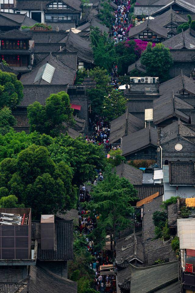 “一圈一策”精准定位 成都推动世界级、城市级、区域级商圈差异化发展
